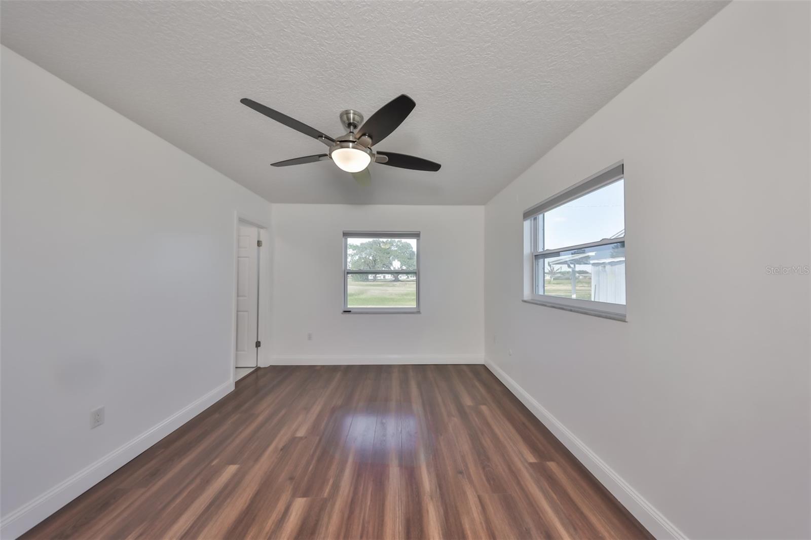 Image 21 of 39 For 611 Fox Hills Drive