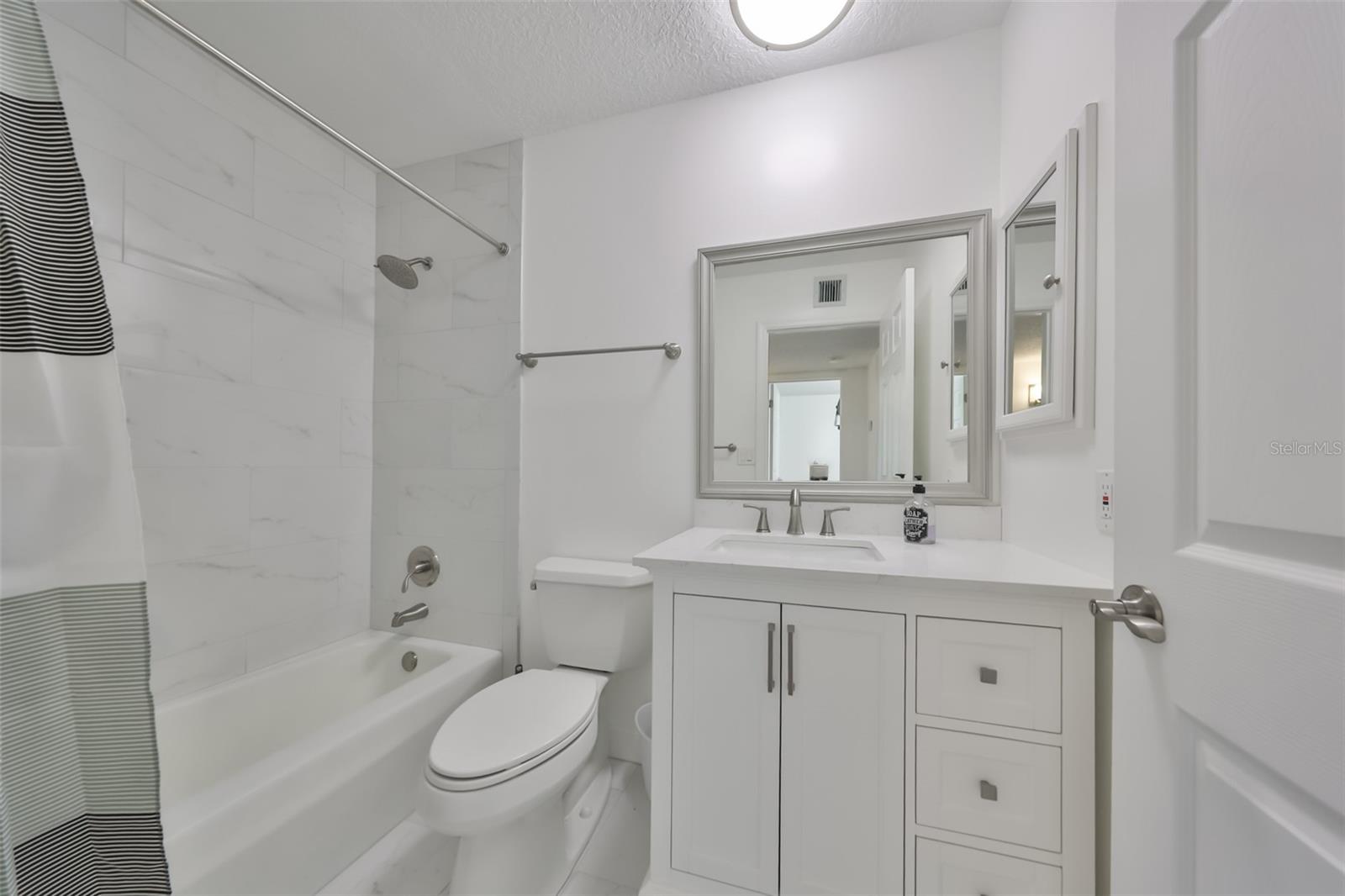 Image 27 of 39 For 611 Fox Hills Drive