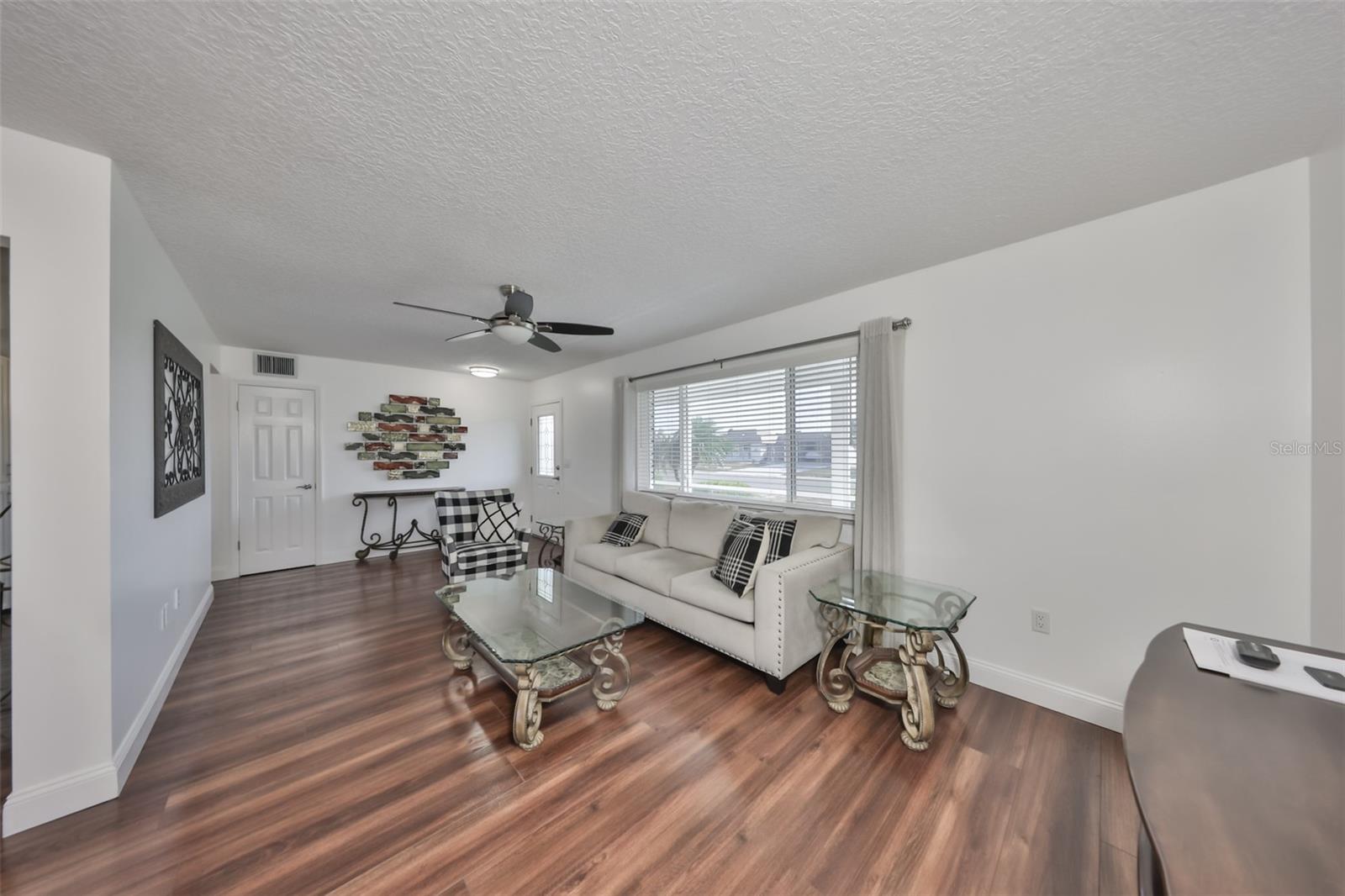 Image 9 of 39 For 611 Fox Hills Drive