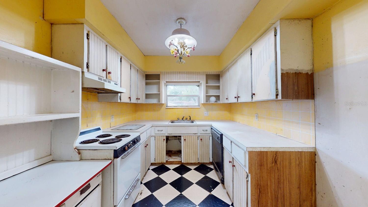 Image 32 of 79 For 834 53rd Avenue N