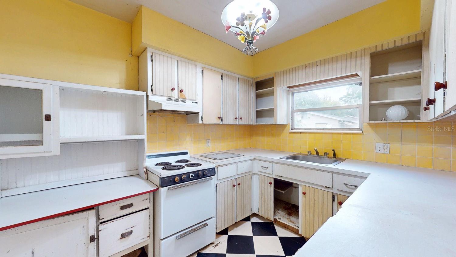 Image 34 of 79 For 834 53rd Avenue N