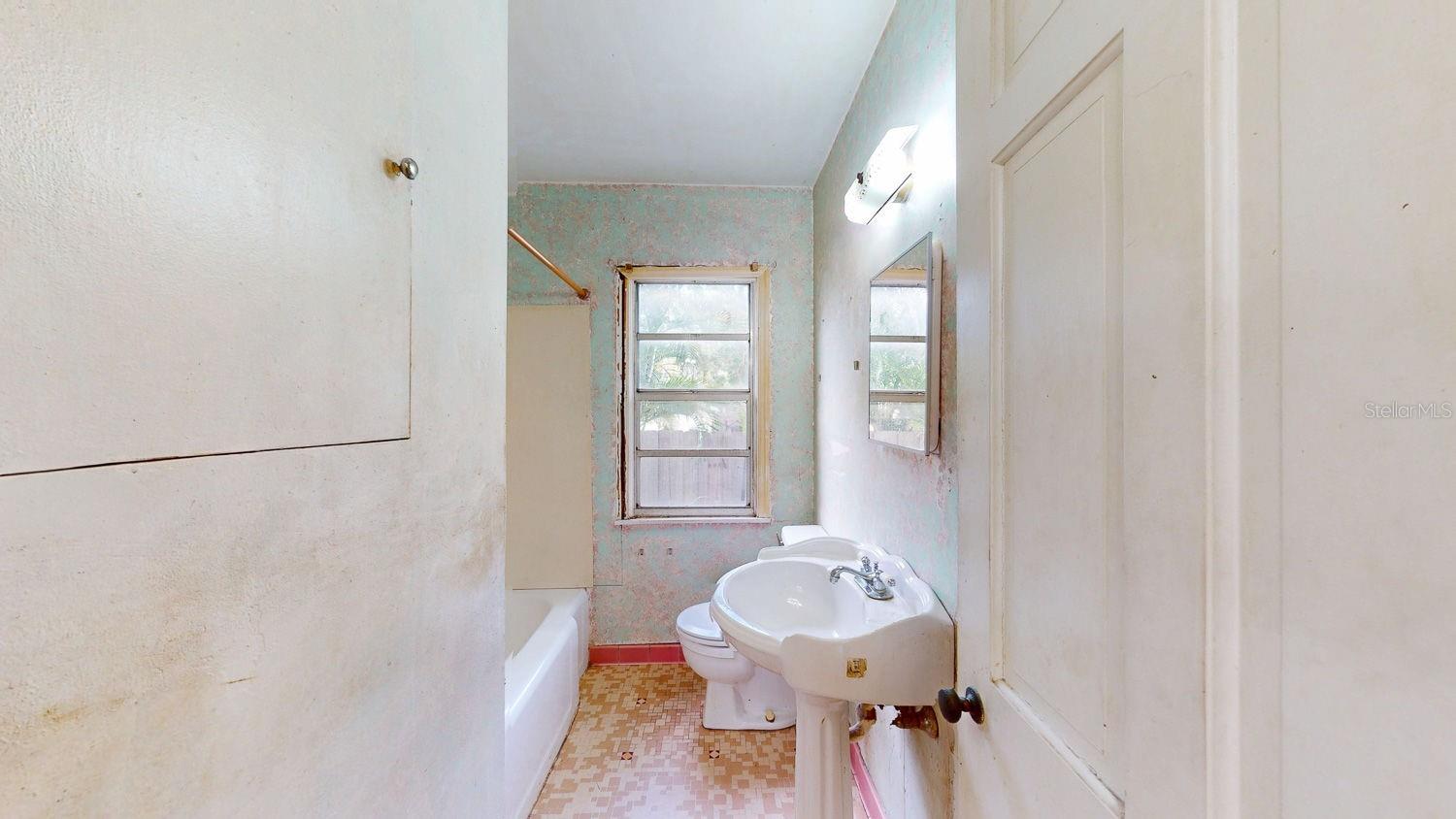 Image 44 of 79 For 834 53rd Avenue N