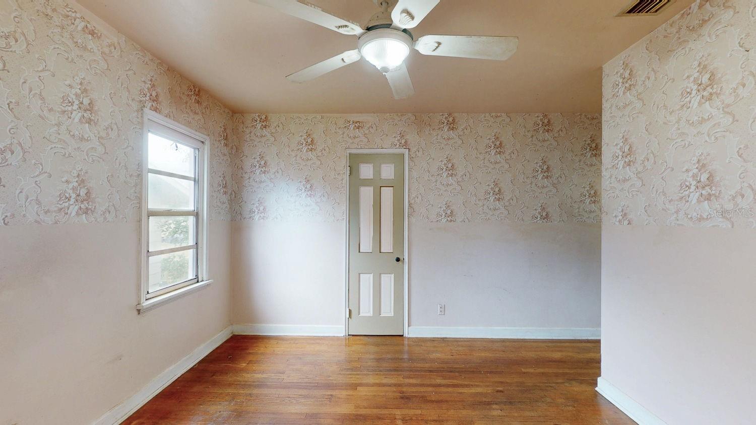 Image 62 of 79 For 834 53rd Avenue N