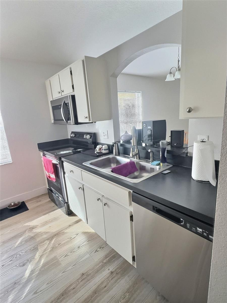 Image 3 of 10 For 410 Maple Pointe Drive