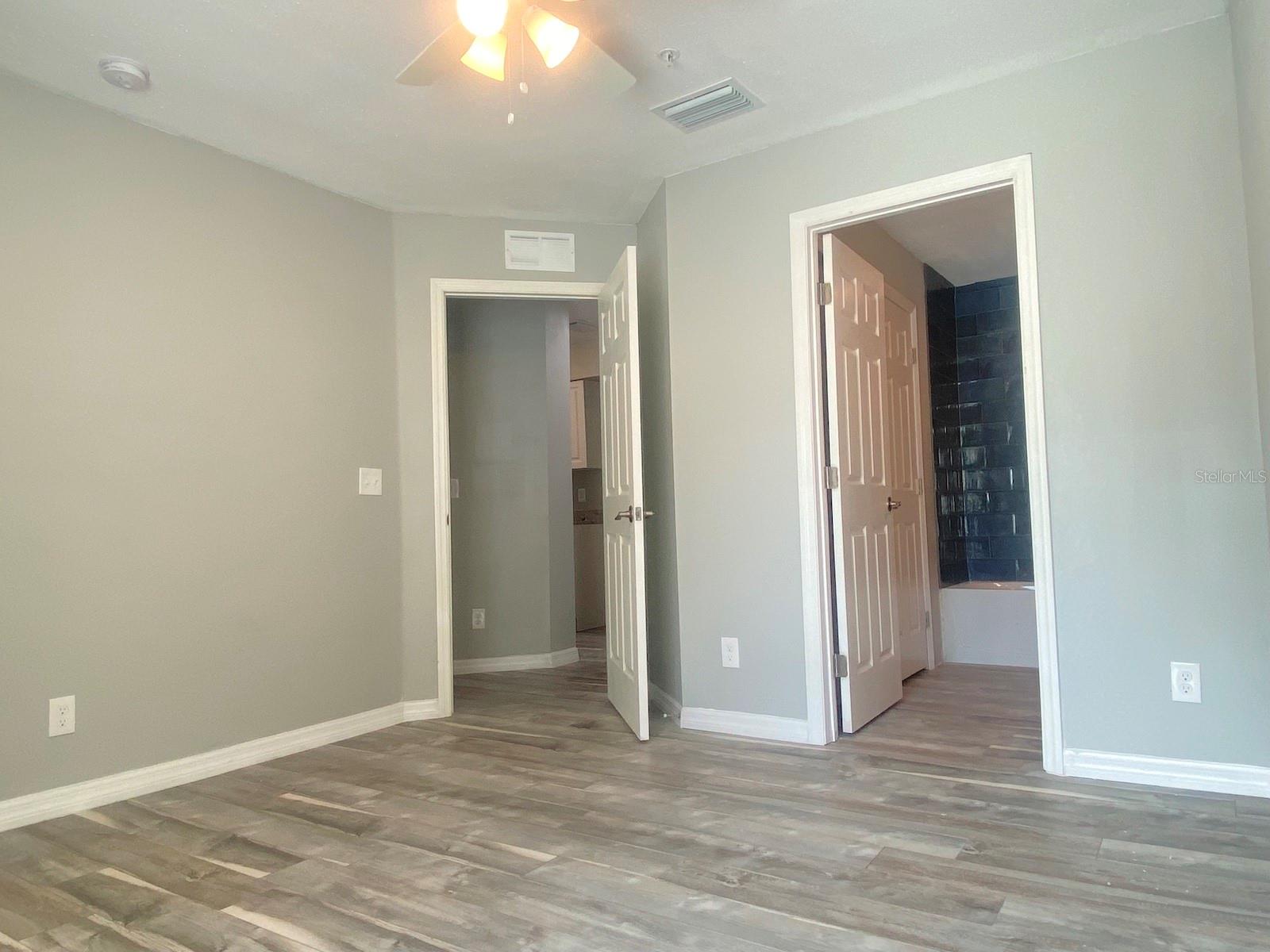 Image 11 of 19 For 8642 Mallard Reserve Drive 201