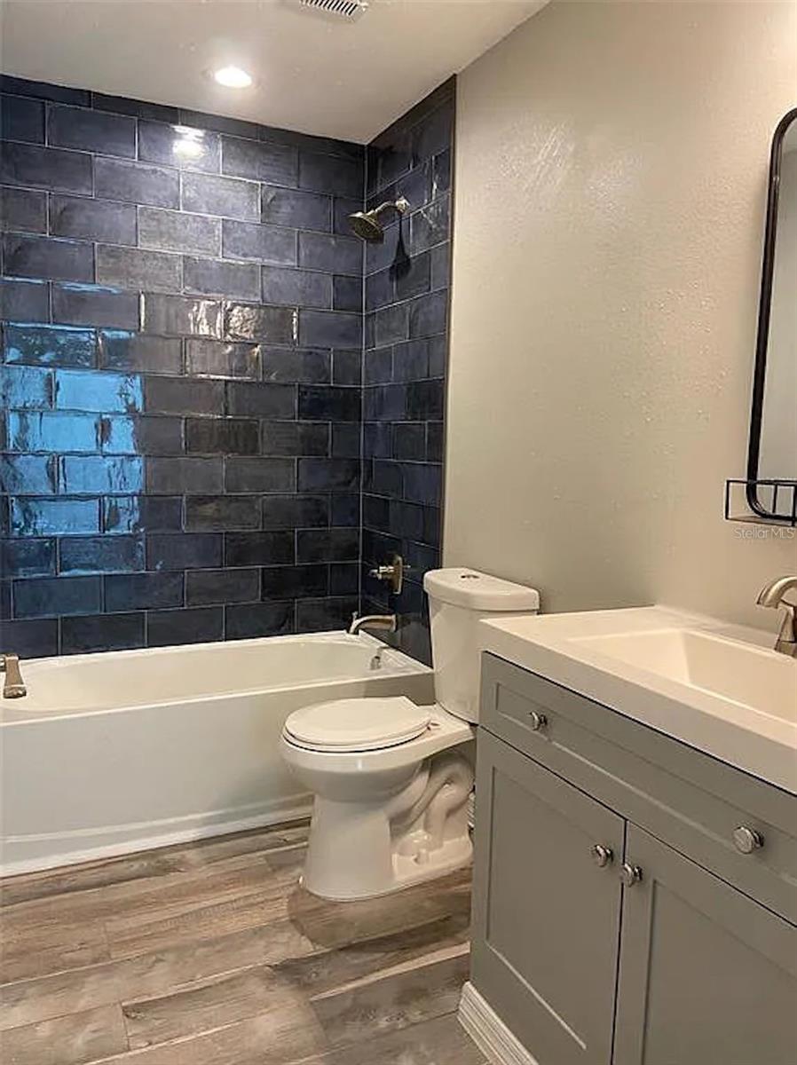 Image 8 of 19 For 8642 Mallard Reserve Drive 201