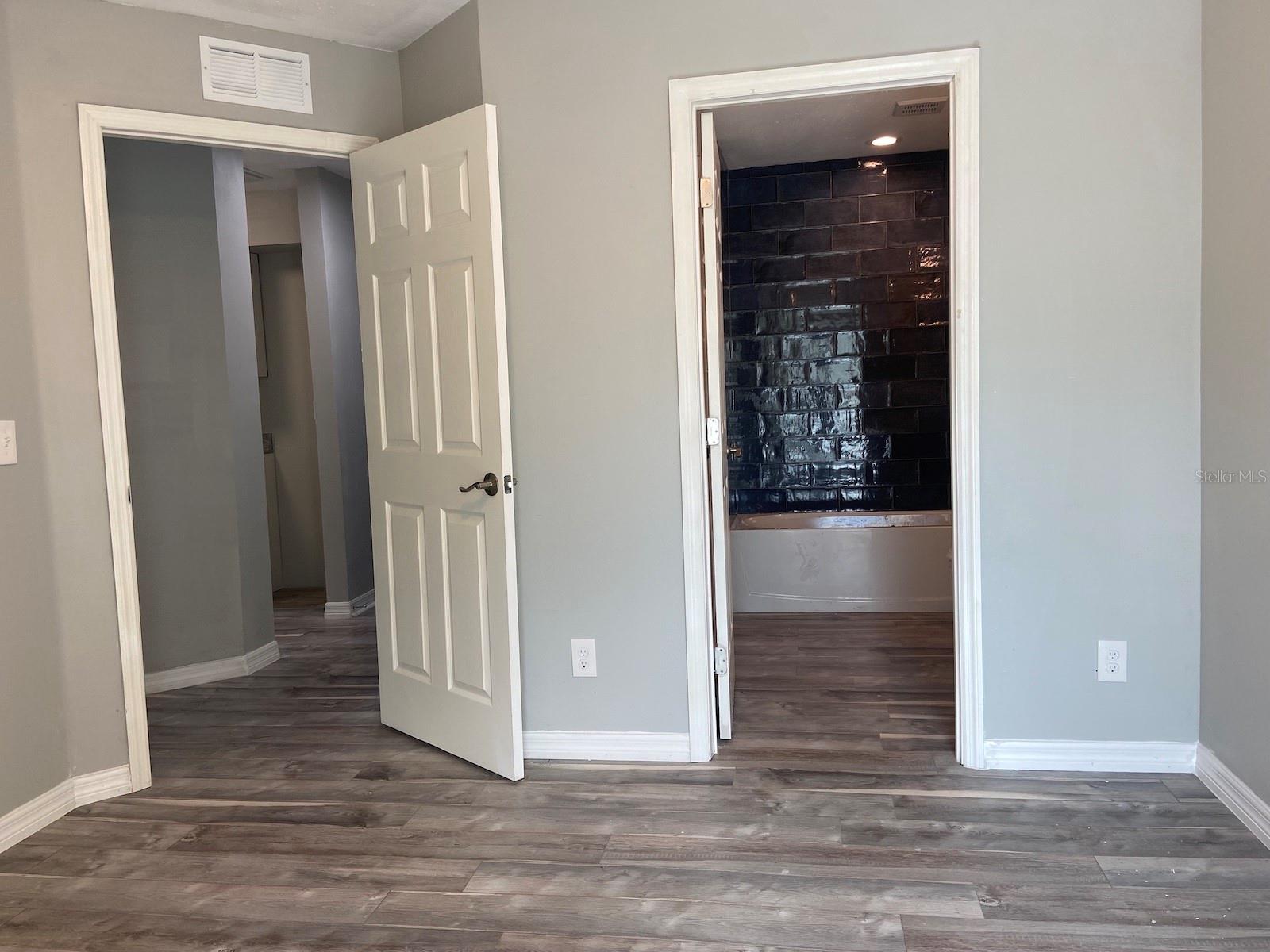 Image 9 of 19 For 8642 Mallard Reserve Drive 201