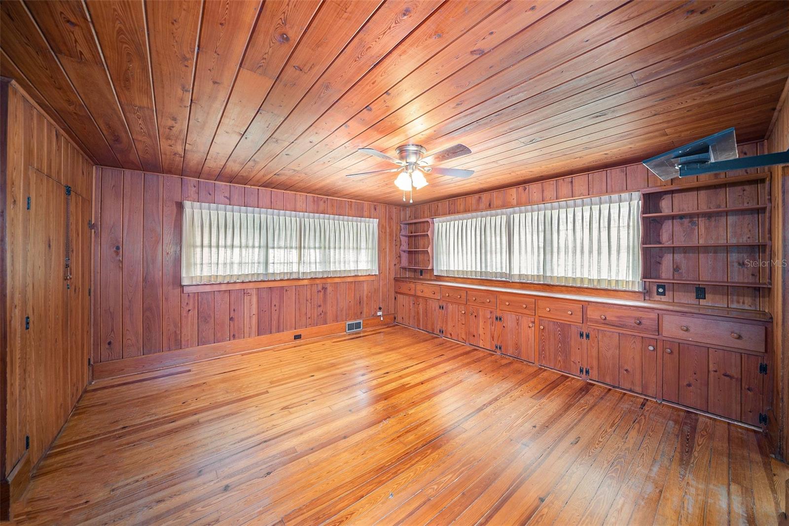 Image 11 of 35 For 37215 Church Avenue