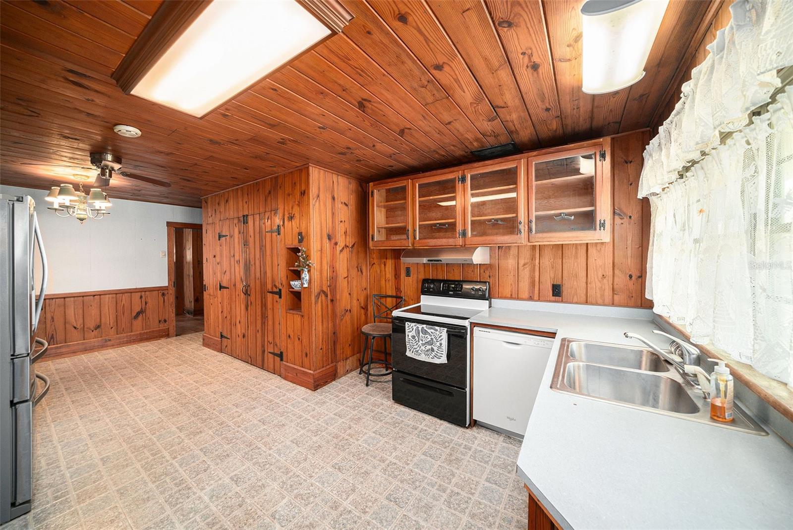 Image 6 of 35 For 37215 Church Avenue