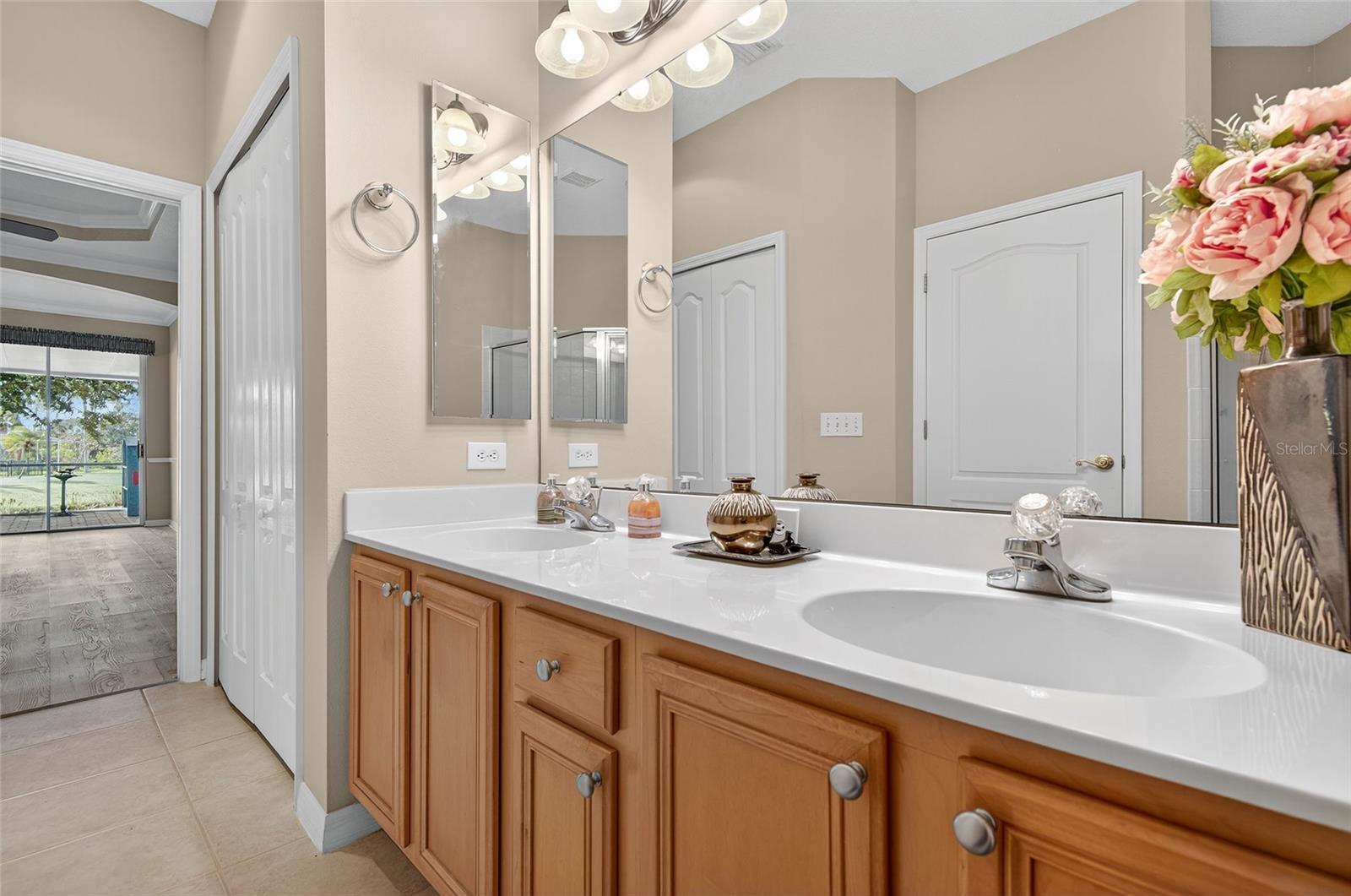 Image 27 of 47 For 5717 Heronpark Place