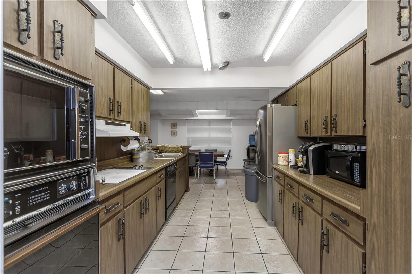 Image 17 of 66 For 17515 Lakeshore Road