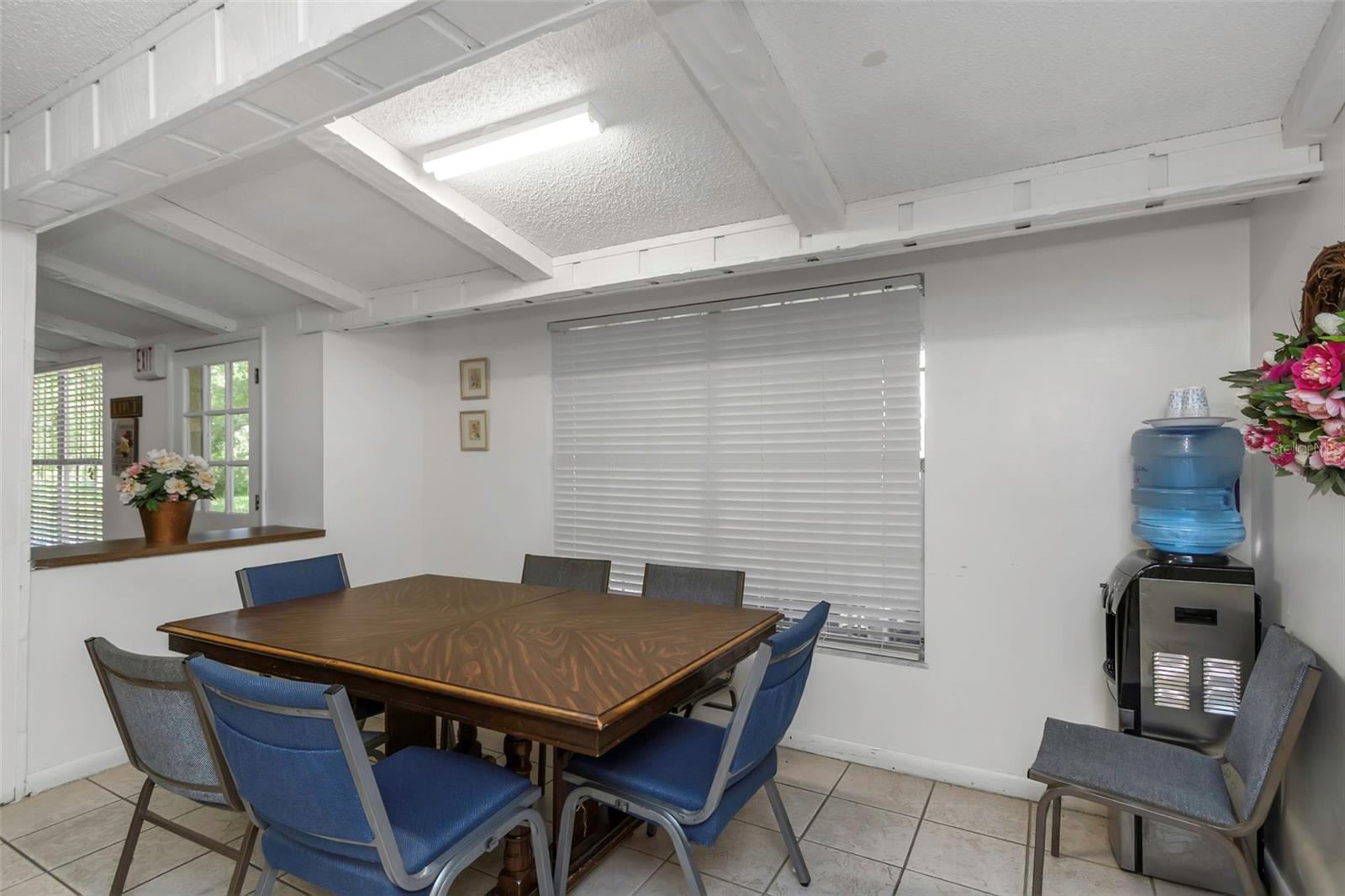 Image 21 of 66 For 17515 Lakeshore Road