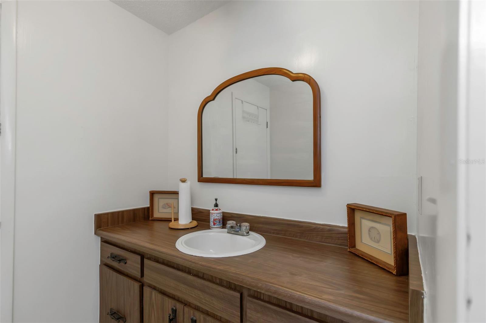 Image 26 of 66 For 17515 Lakeshore Road