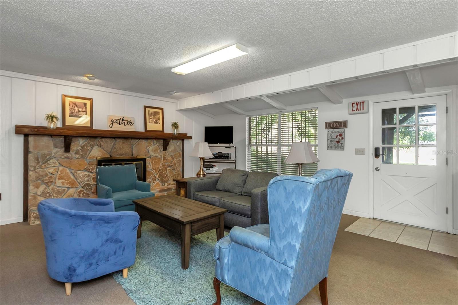 Image 30 of 66 For 17515 Lakeshore Road