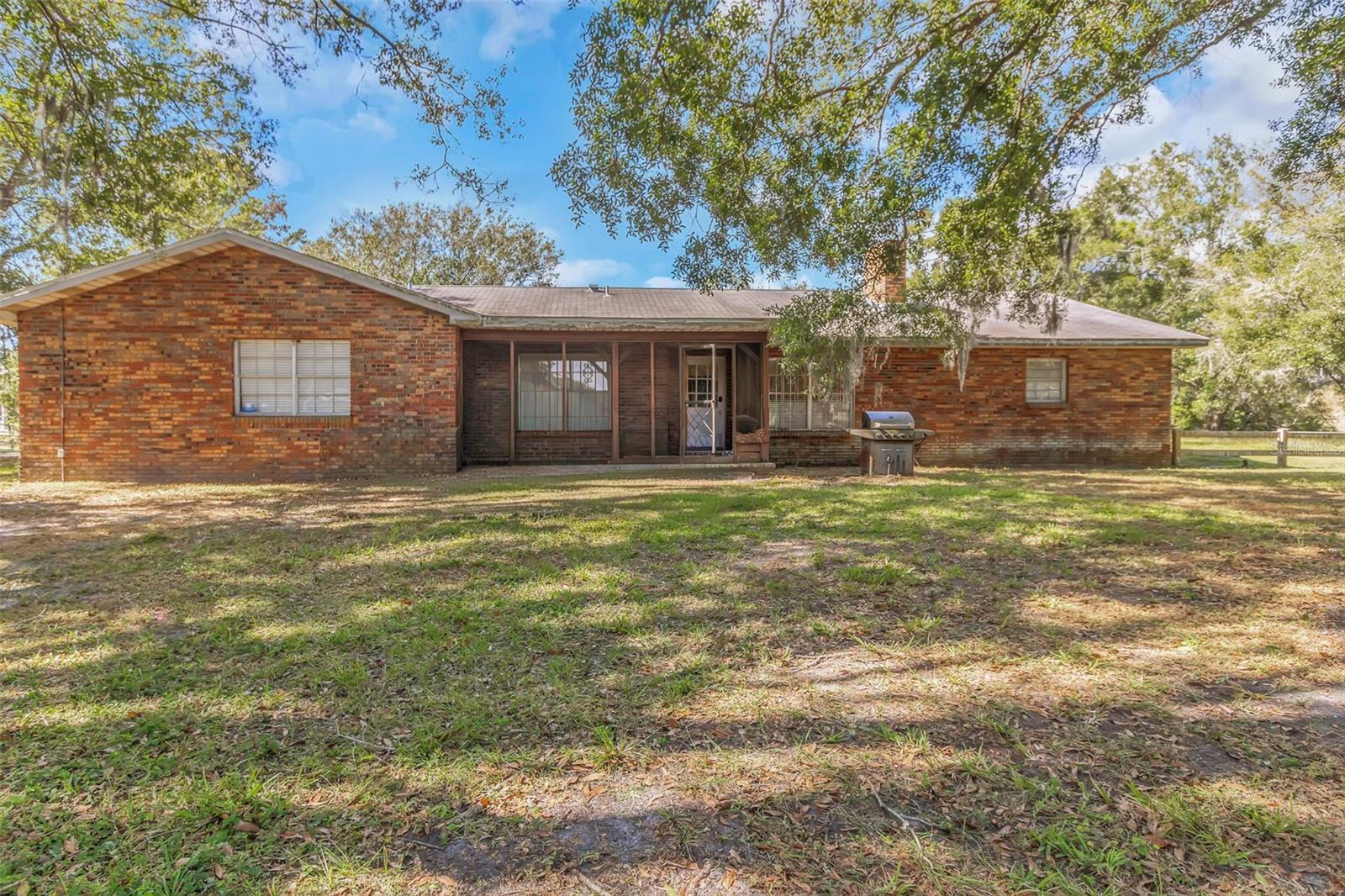 Image 46 of 66 For 17515 Lakeshore Road