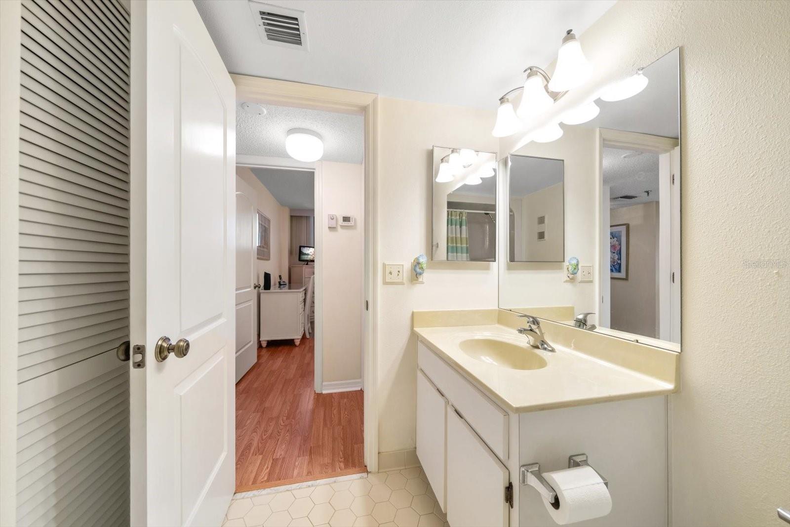 Image 32 of 52 For 11730 Shipwatch Drive 402