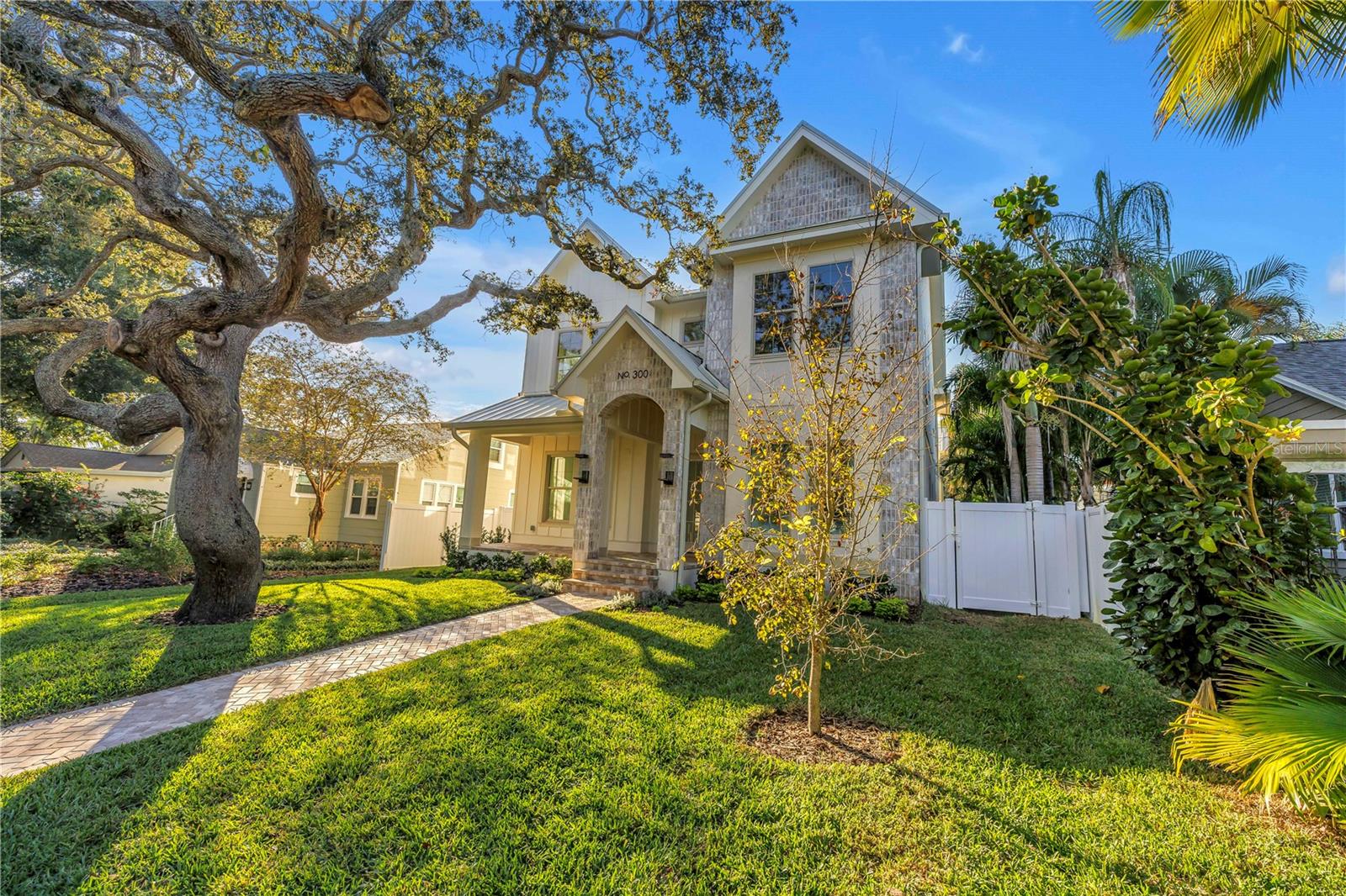 Image 3 of 15 For 300 28th Avenue N