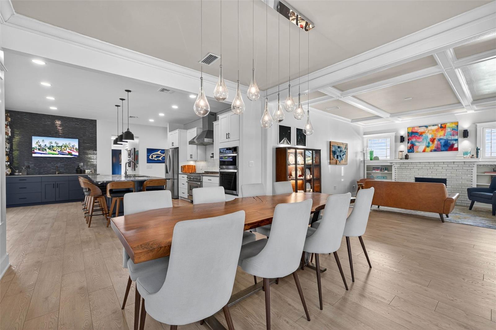 Image 14 of 73 For 2822 Burlington Avenue N