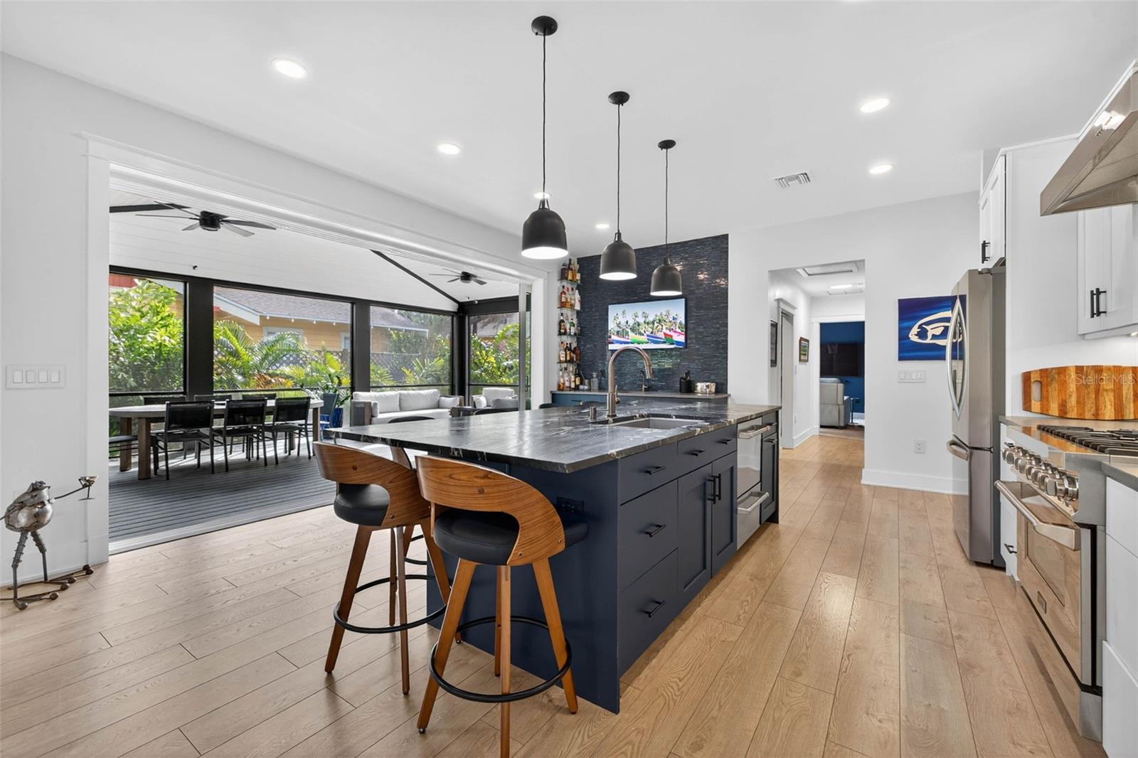 Image 17 of 73 For 2822 Burlington Avenue N