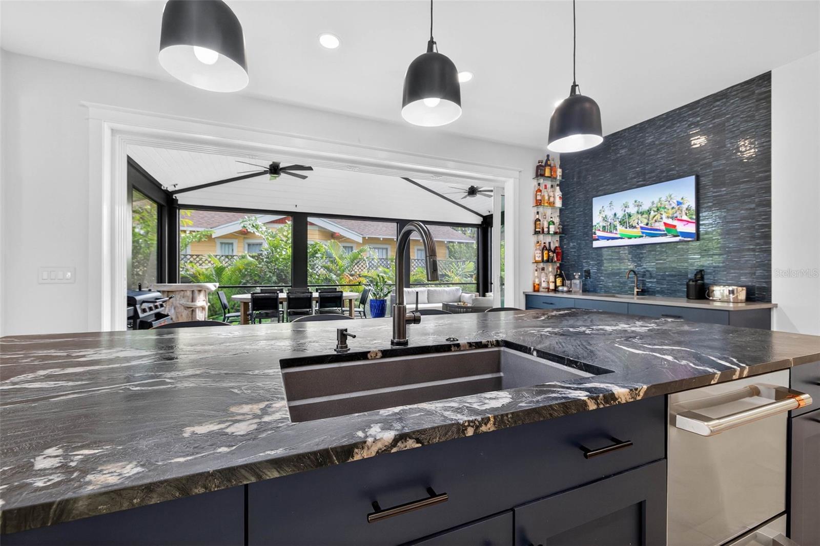 Image 19 of 73 For 2822 Burlington Avenue N