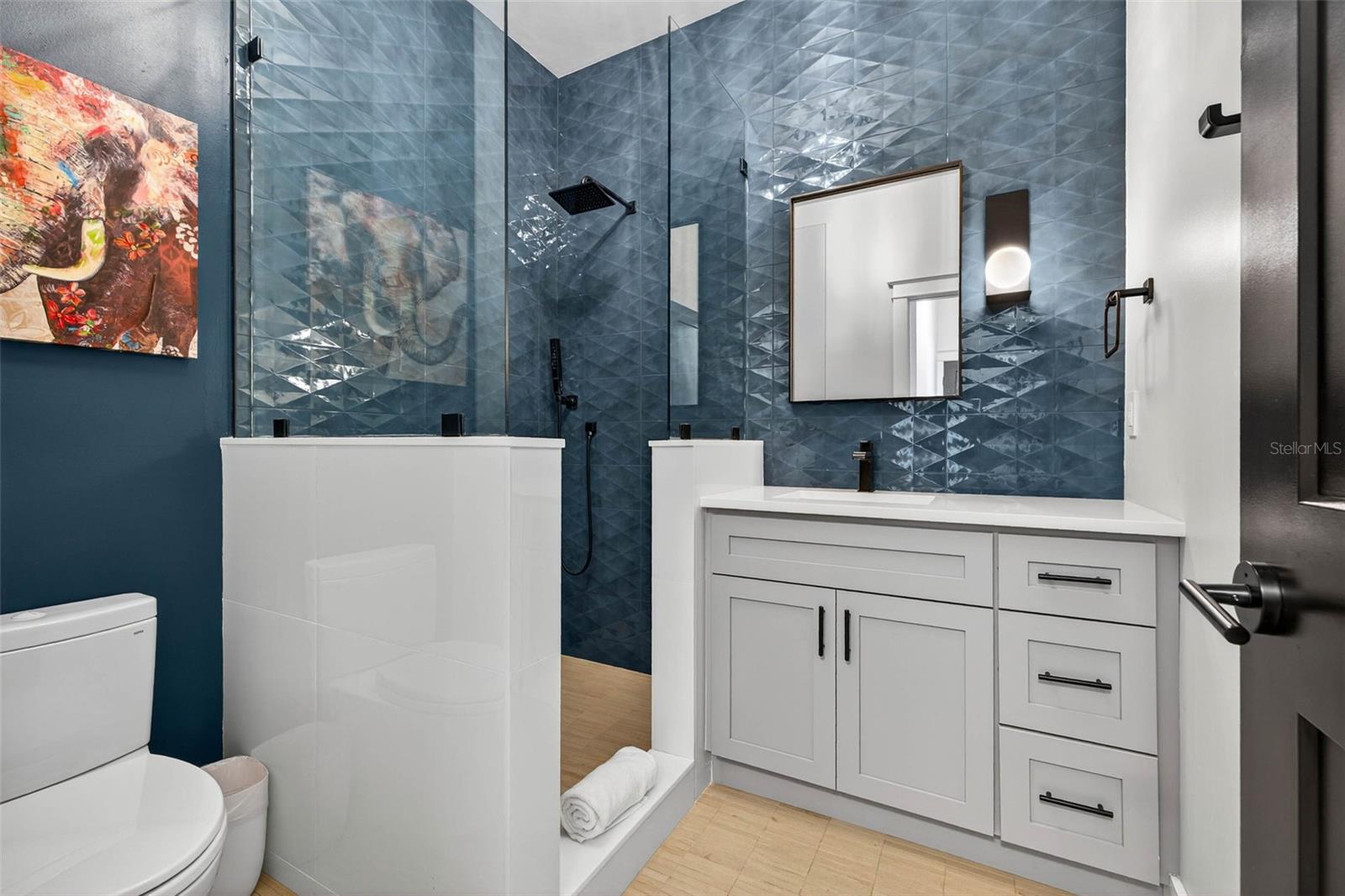 Image 33 of 73 For 2822 Burlington Avenue N