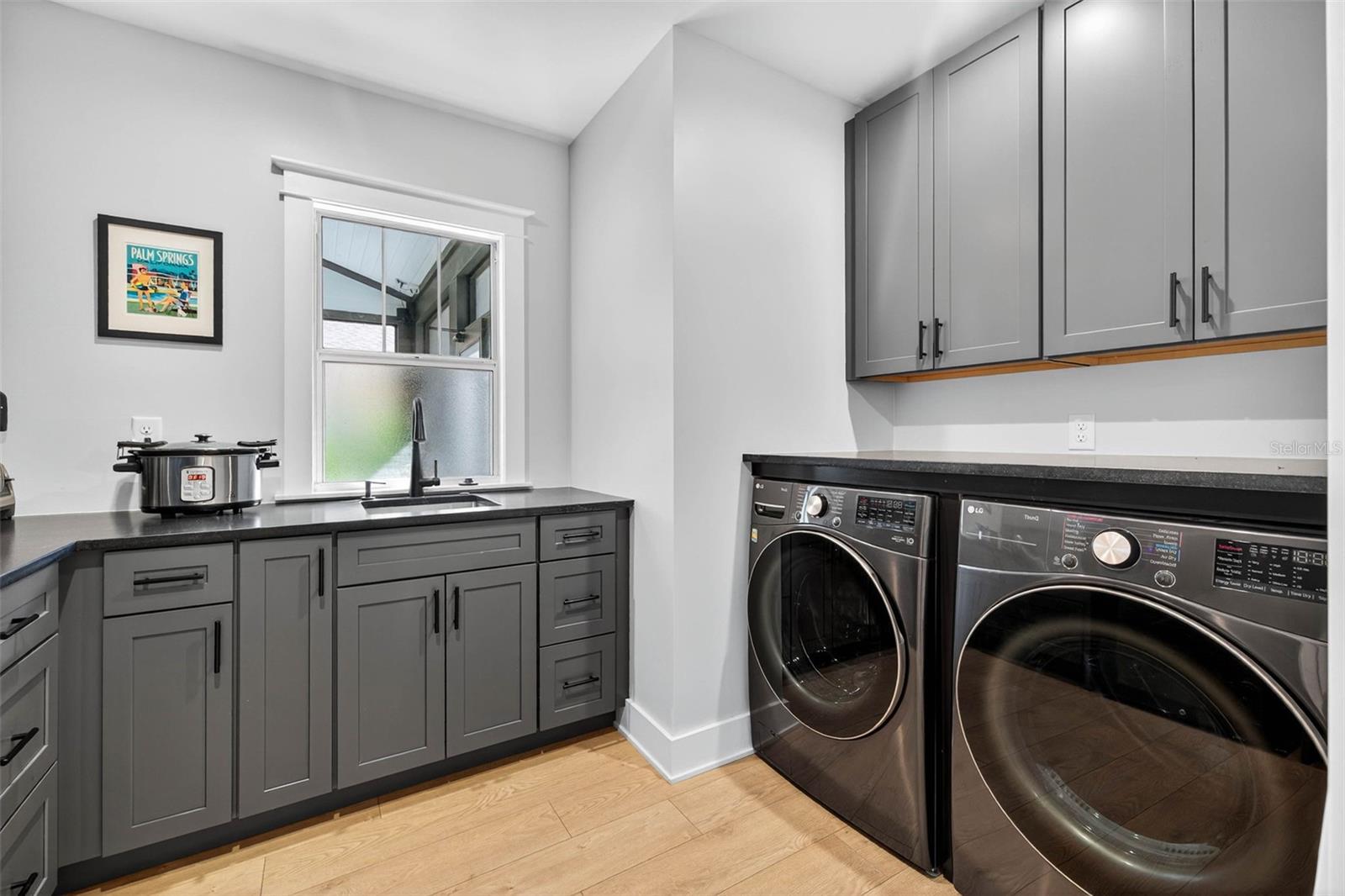 Image 34 of 73 For 2822 Burlington Avenue N