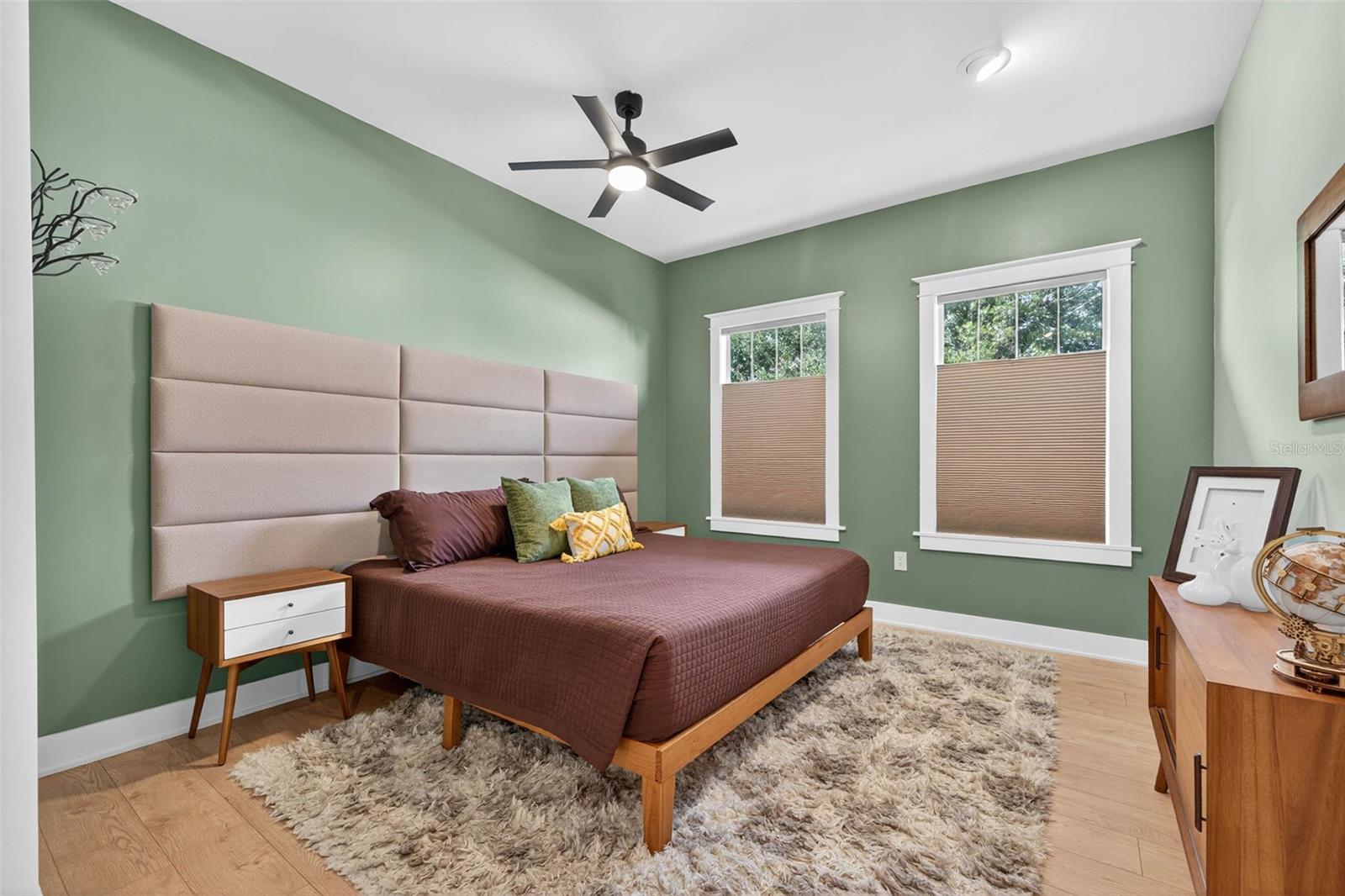 Image 39 of 73 For 2822 Burlington Avenue N