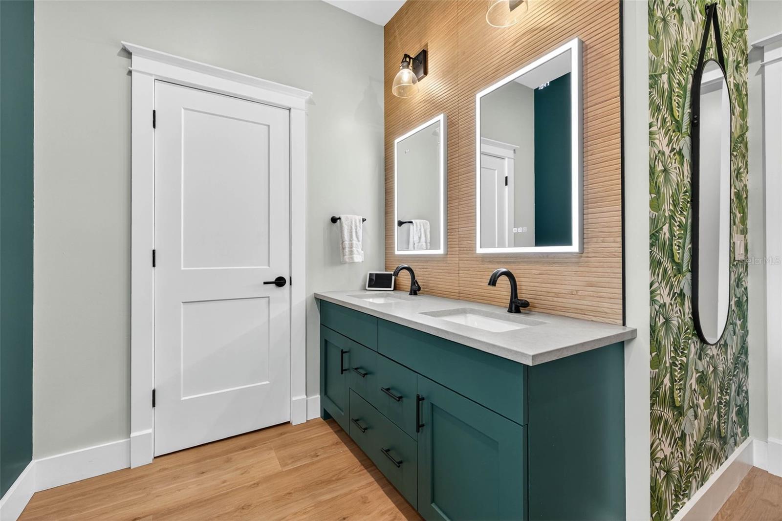 Image 41 of 73 For 2822 Burlington Avenue N