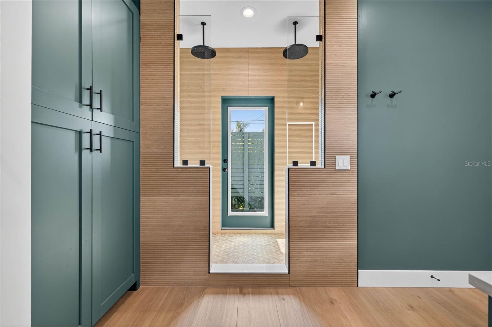 Image 42 of 73 For 2822 Burlington Avenue N