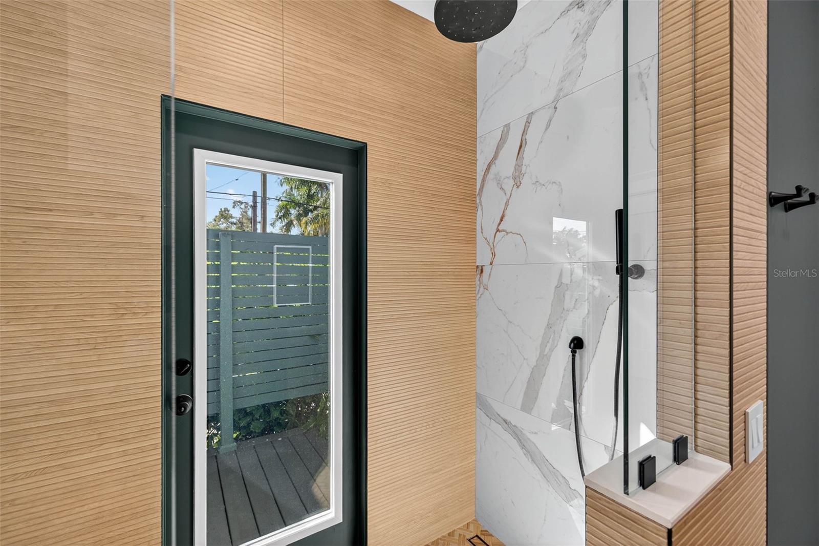 Image 44 of 73 For 2822 Burlington Avenue N