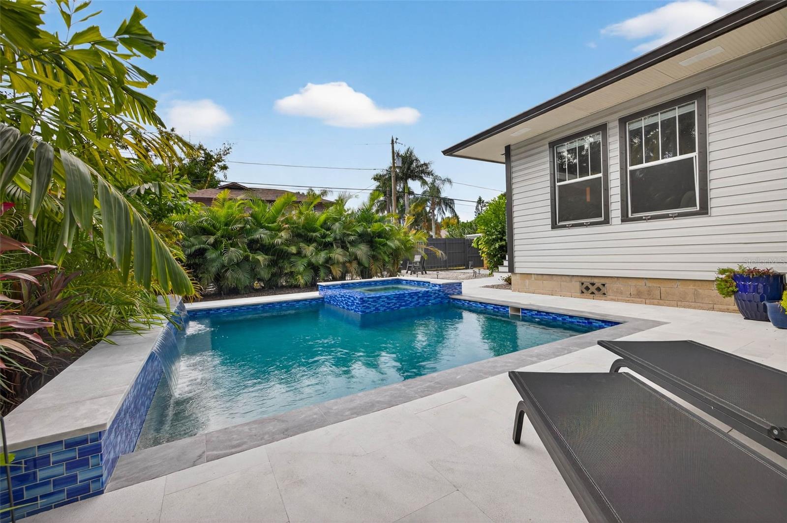 Image 53 of 73 For 2822 Burlington Avenue N