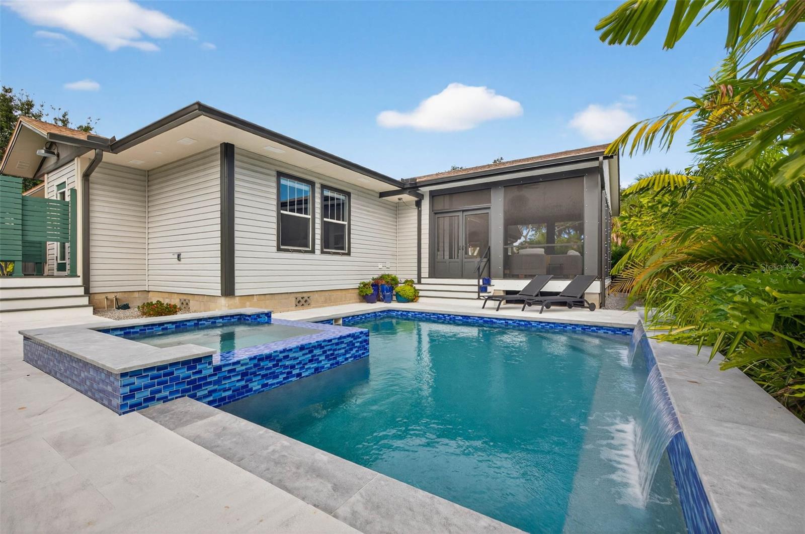 Image 54 of 73 For 2822 Burlington Avenue N