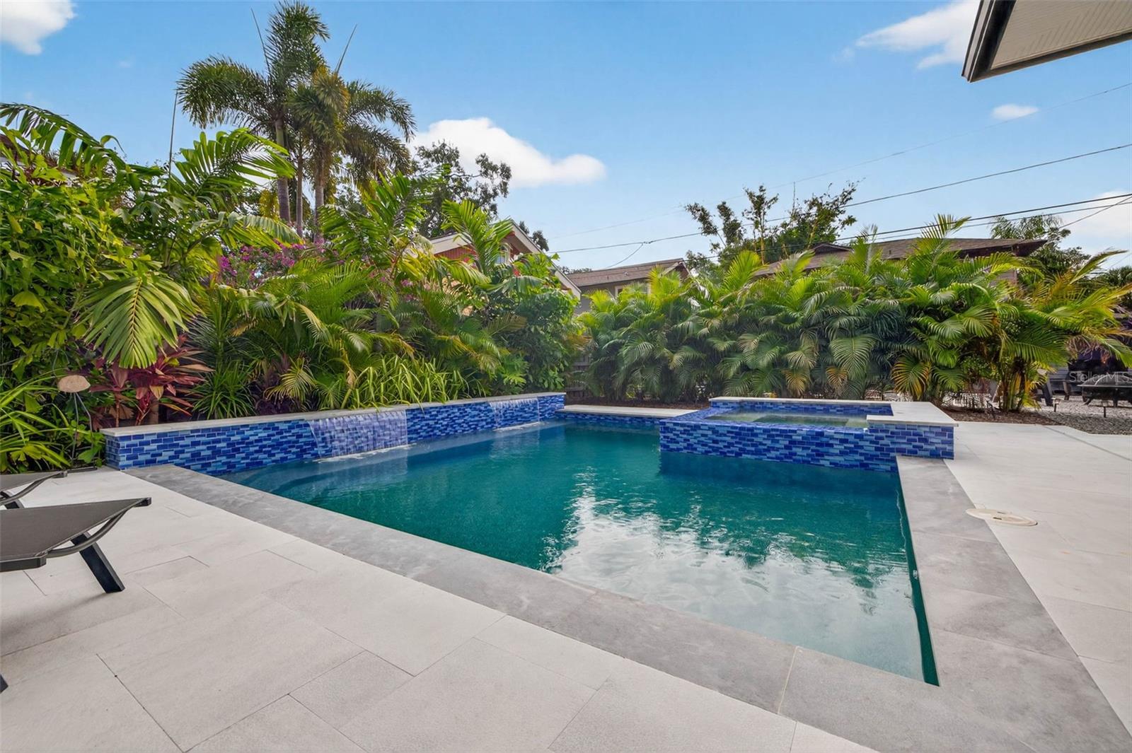 Image 55 of 73 For 2822 Burlington Avenue N