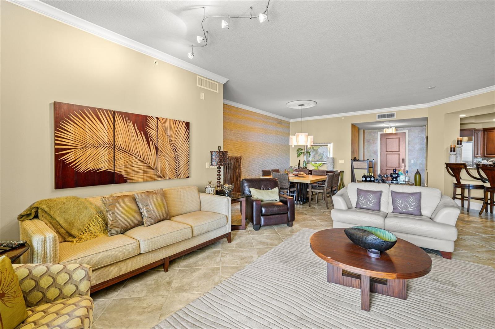 Image 12 of 46 For 470 Mandalay Avenue 403