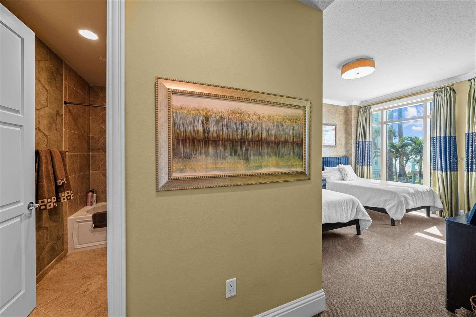 Image 33 of 46 For 470 Mandalay Avenue 403