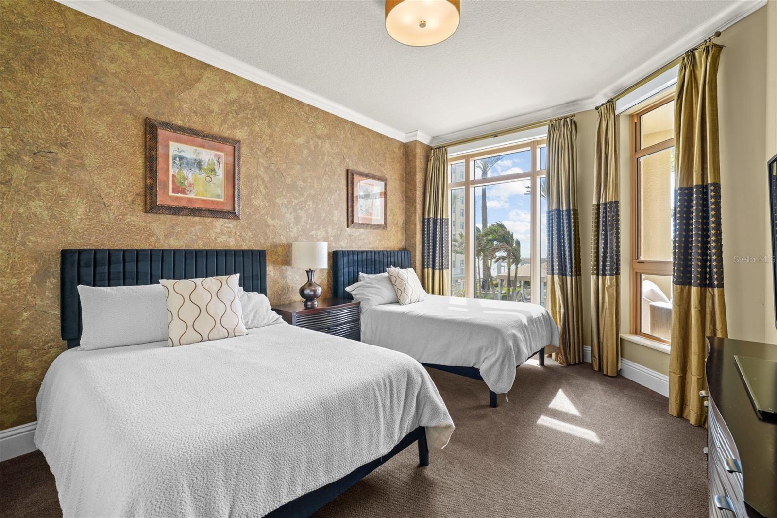 Image 34 of 46 For 470 Mandalay Avenue 403