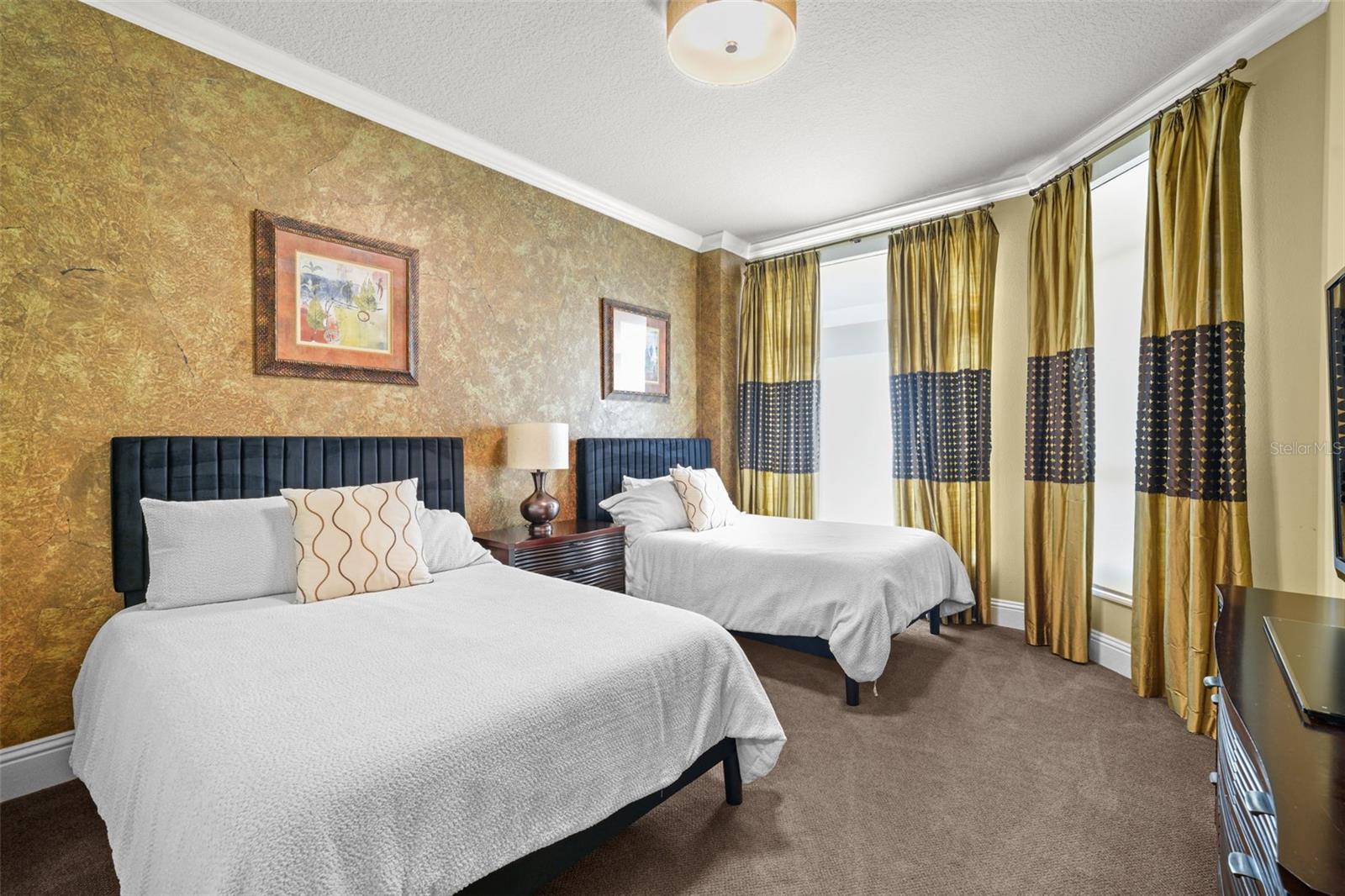 Image 35 of 46 For 470 Mandalay Avenue 403