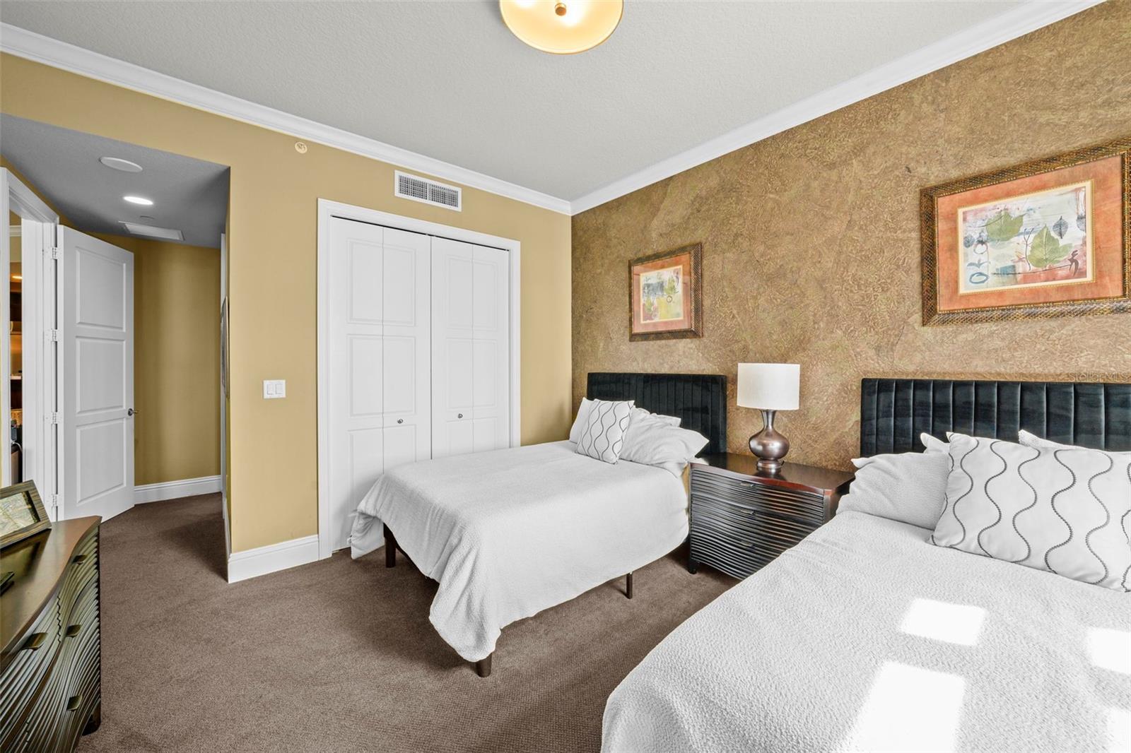 Image 39 of 46 For 470 Mandalay Avenue 403