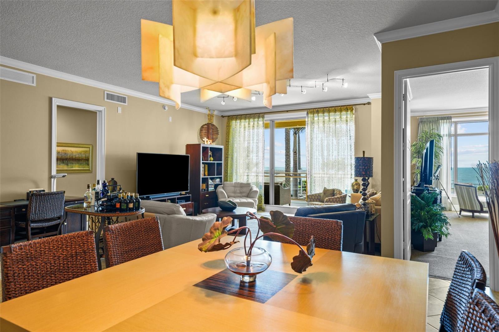 Image 8 of 46 For 470 Mandalay Avenue 403