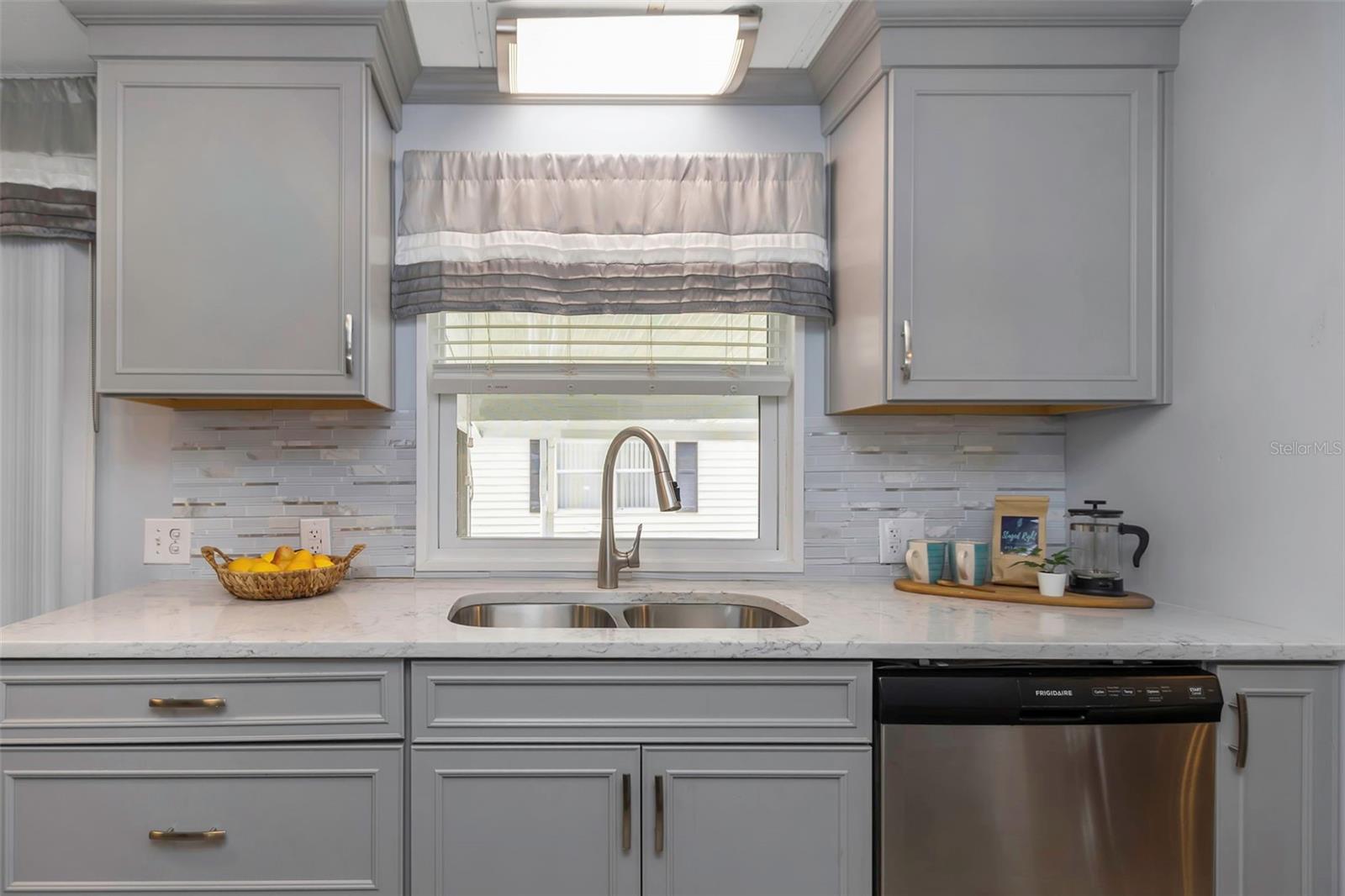 Image 10 of 64 For 198 Philadelphia Boulevard 11