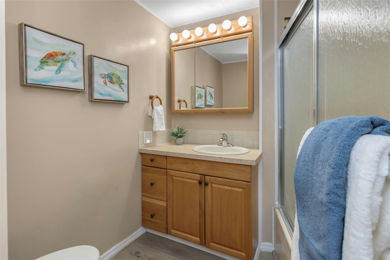 Image 32 of 64 For 198 Philadelphia Boulevard 11