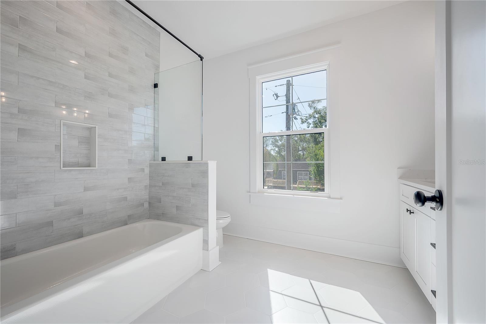 Image 37 of 50 For 802 Wilder Avenue