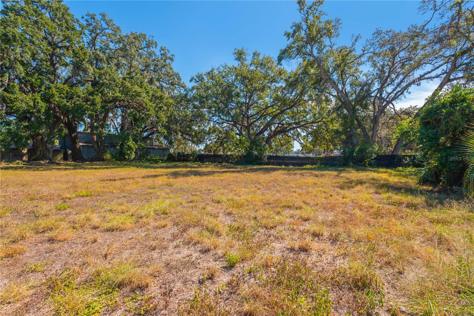 Image 6 of 8 For  Deleuil Ave  