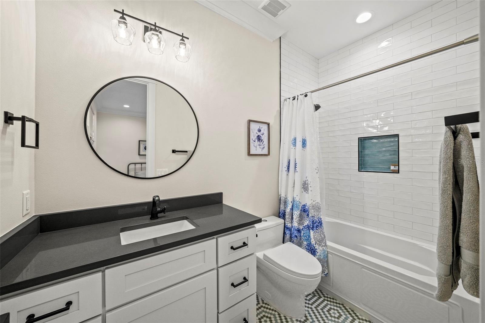 Image 25 of 37 For 2403 Cambridge Avenue