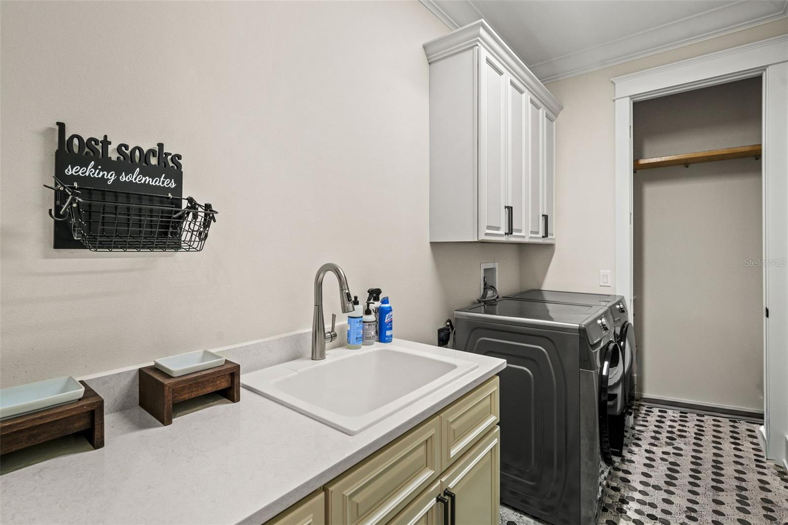 Image 28 of 37 For 2403 Cambridge Avenue