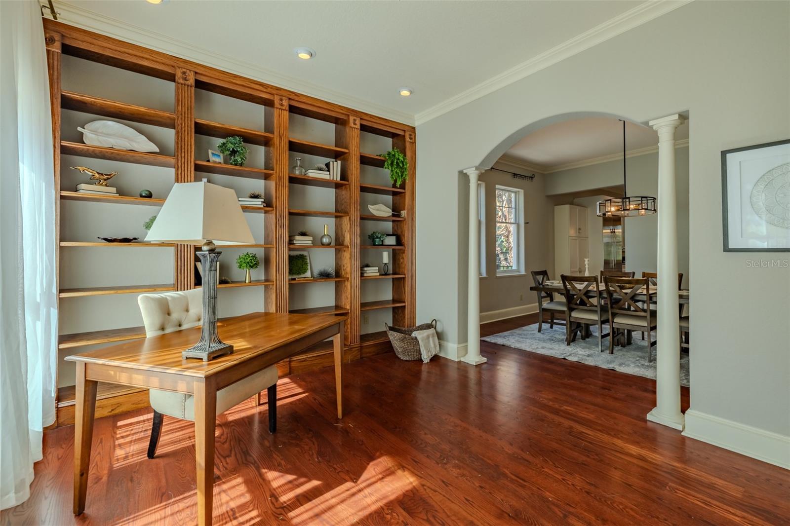 Listing photo id 9 for 4605 Vasconia Street