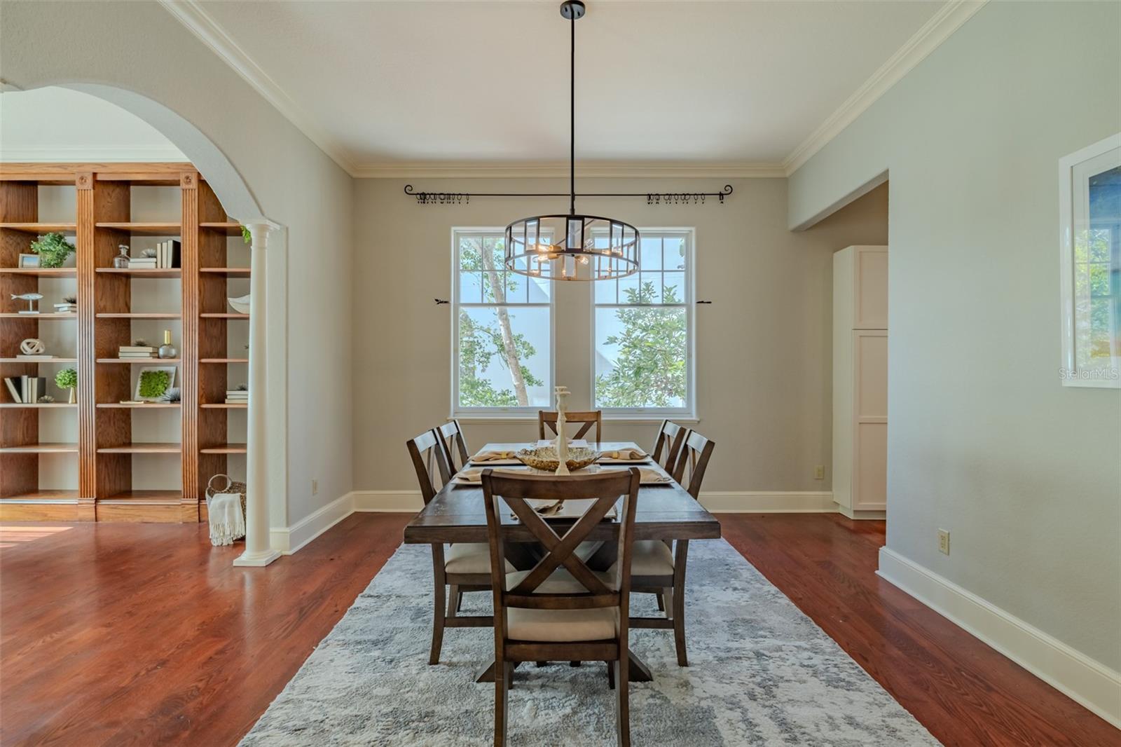 Listing photo id 10 for 4605 Vasconia Street