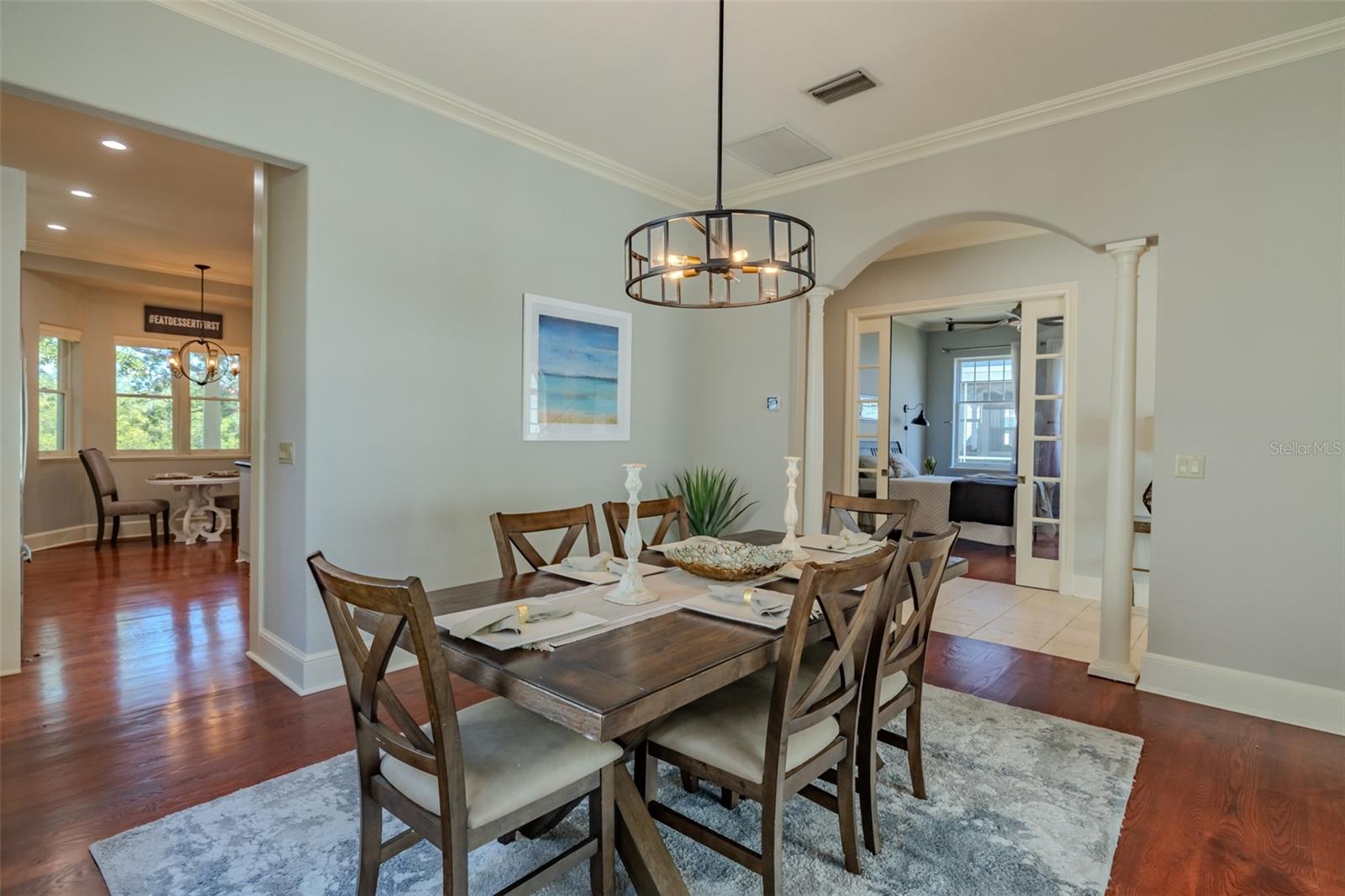 Listing photo id 11 for 4605 Vasconia Street