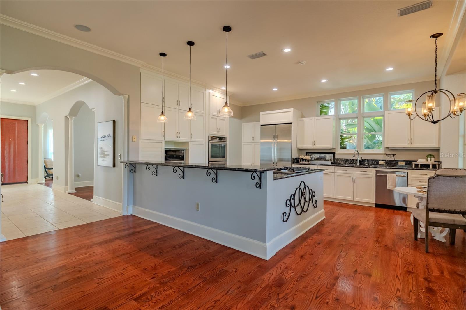 Listing photo id 17 for 4605 Vasconia Street