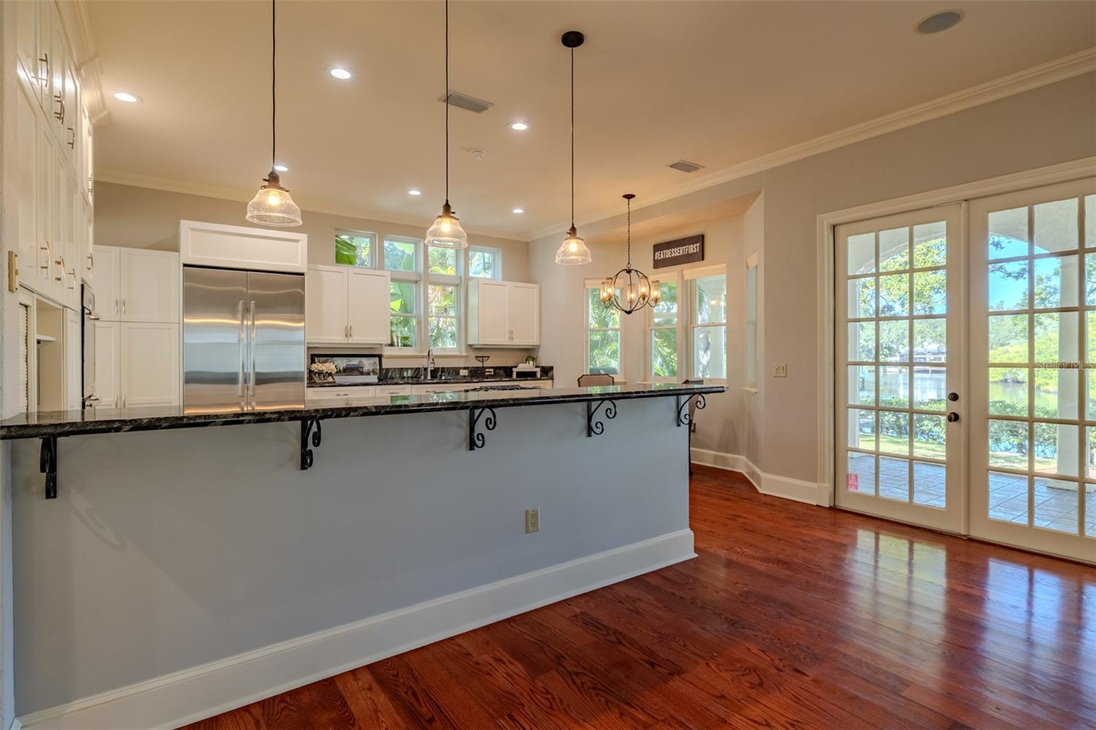 Listing photo id 18 for 4605 Vasconia Street